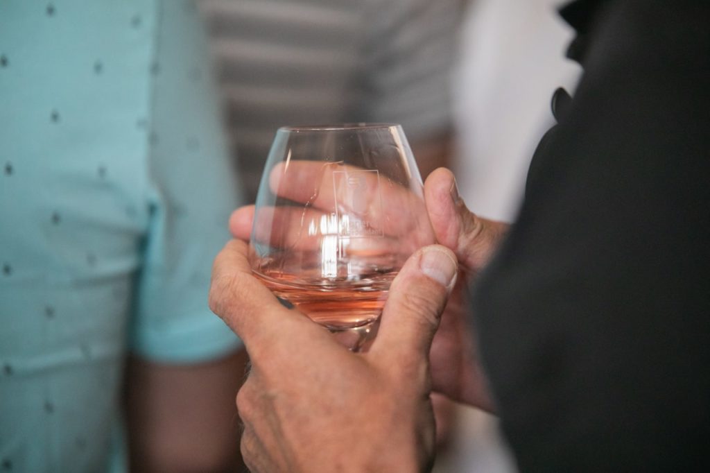 dégustation des vins de provence coteaux d'aix en provence lambesc vin vigneron