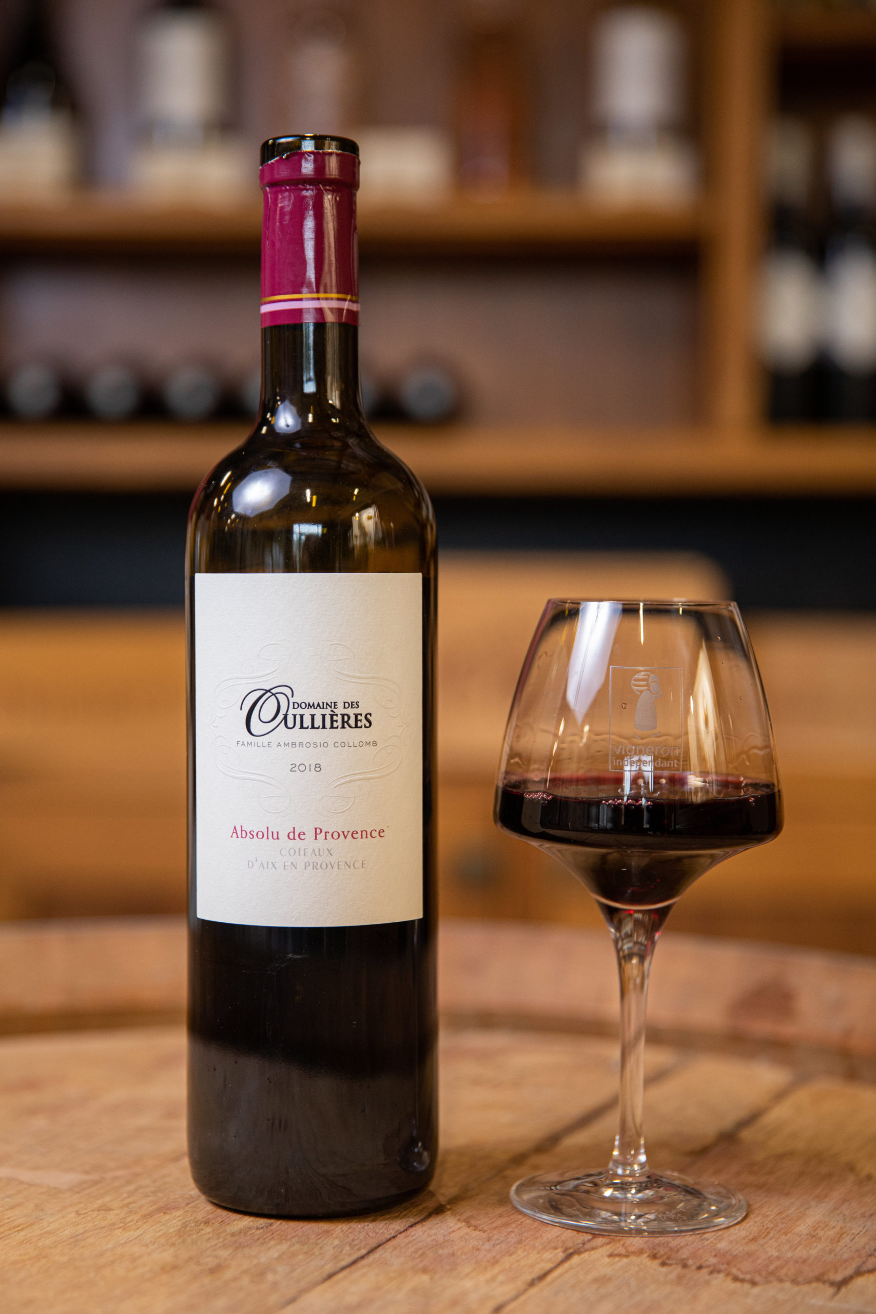 powerful red wine from Provence vin rouge puissant de Provence vin-rouge-puissant-aromes-eclatants-coteaux-aix-provence-rouge-bouteille-domaine-oullieres-verre