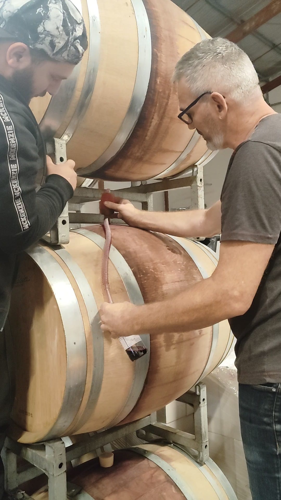 vin rouge élevé en barrique Red wine aged in oak barrels